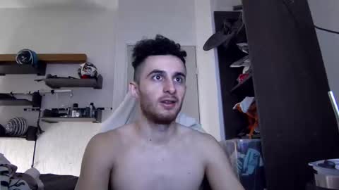 Snapshot of senitzzu chatting on October 18, 2025, 6:30 pm PAJACONTROL online show from October 18, 2025, 6:30 pm