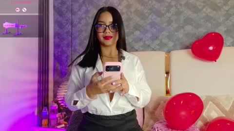 Sennia online show from February 4, 2026, 1:50 pm