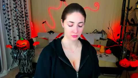 sensitiveheartt online show from October 27, 2025, 4:38 am