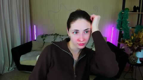 sensitiveheartt online show from November 23, 2025, 11:43 am