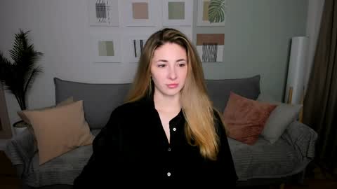 sensitiveheartt online show from April 11, 2026, 4:39 am