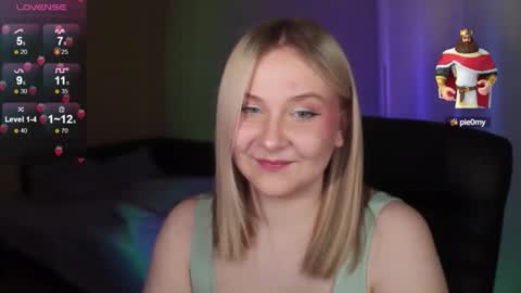 Snapshot of sensual_girrrl chatting on September 25, 2025, 8:12 pm Ilona online show from September 25, 2025, 8:12 pm