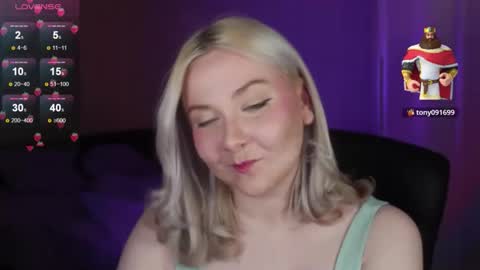 Snapshot of sensual_girrrl chatting on November 6, 2025, 8:43 pm Ilona online show from November 6, 2025, 8:43 pm