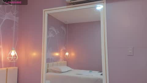 Sophie     online show from September 19, 2025, 11:33 am