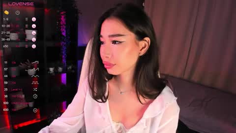 Kiki online show from November 7, 2025, 3:34 pm