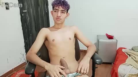 senuntwink online show from May 6, 2026, 12:21 pm
