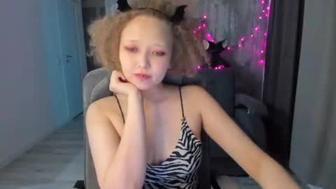 senya_sol online show from July 10, 2026, 9:39 pm