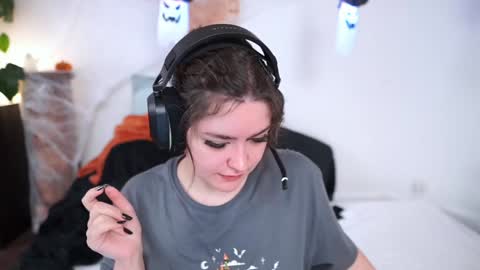 Snapshot of serareads chatting on October 28, 2025, 2:09 pm SeraReads online show from October 28, 2025, 2:09 pm