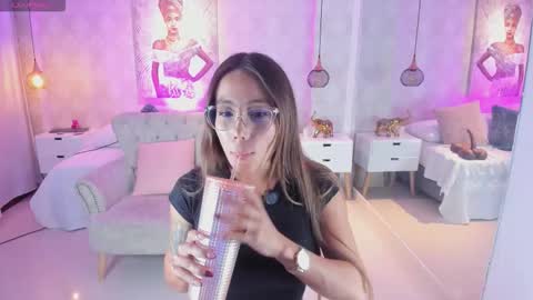 serena___ online show from November 19, 2025, 3:17 am