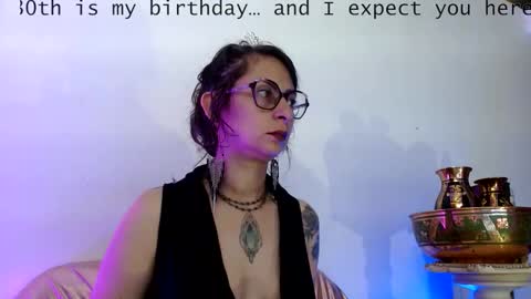 Serena Xyz online show from November 28, 2025, 5:59 pm