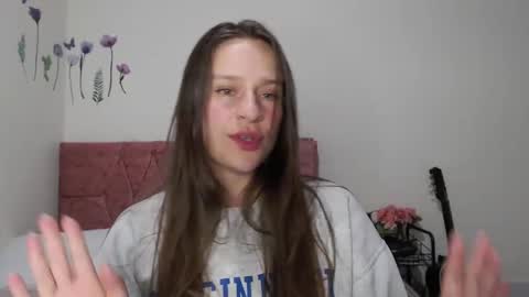 Snapshot of serenity_crystal chatting on December 6, 2024, 10:52 pm serenity_crystal online show from December 6, 2024, 10:52 pm