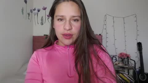 Snapshot of serenity_crystal chatting on December 17, 2024, 10:11 pm serenity_crystal online show from December 17, 2024, 10:11 pm