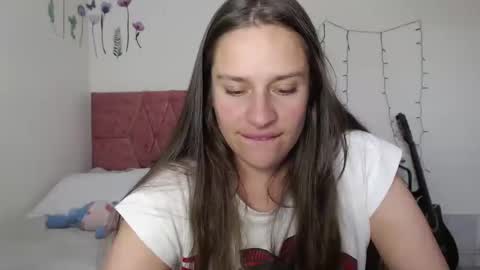 Snapshot of serenity_crystal chatting on December 23, 2024, 9:40 pm serenity_crystal online show from December 23, 2024, 9:40 pm