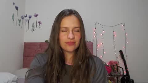 Snapshot of serenity_crystal chatting on January 7, 2025, 11:45 pm serenity_crystal online show from January 7, 2025, 11:45 pm