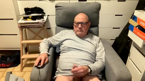 serge8413 online show from February 8, 2025, 4:57 am