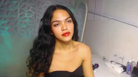 Bella online show from November 6, 2025, 9:48 pm