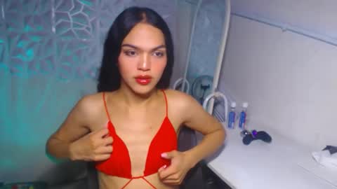 Bella online show from November 8, 2025, 5:23 pm