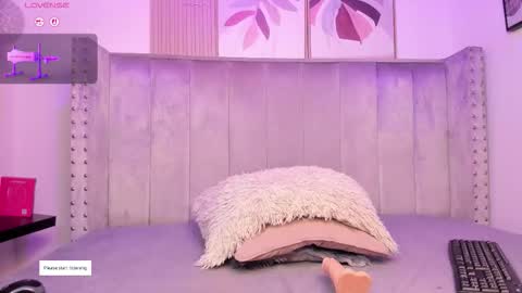 Snapshot of seshat_hitt_ chatting on February 15, 2026, 7:51 am Danna online show from February 15, 2026, 7:51 am