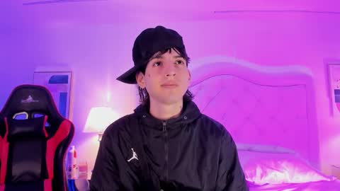 sett_and_gwen online show from March 7, 2025, 4:24 am