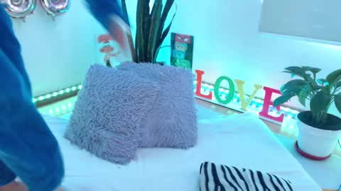 Snapshot of seuctive_woman57 chatting on September 18, 2025, 6:32 pm samy online show from September 18, 2025, 6:32 pm