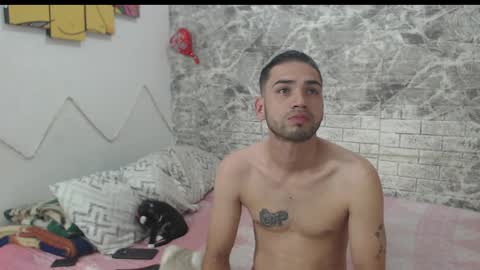 Snapshot of sexincompany chatting on March 5, 2025, 12:27 am monserat y thony online show from March 5, 2025, 12:27 am