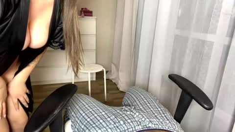 My name is Mia whats yours online show from December 11, 2024, 3:37 pm