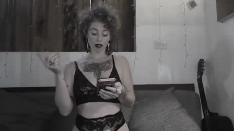 Trixy Rose online show from January 10, 2025, 2:13 pm