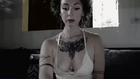 Trixy Rose online show from March 3, 2025, 9:37 pm