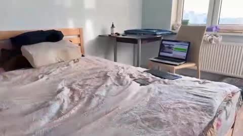 NIKKI KATE LIZA AND BOYS online show from October 20, 2025, 1:00 pm