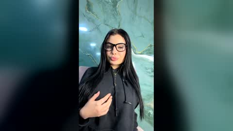 SARA    online show from December 13, 2025, 7:53 pm