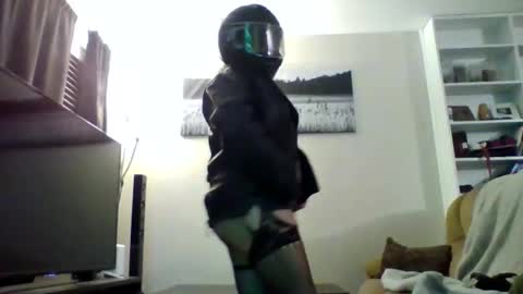 Snapshot of sexualsurrender69 chatting on November 21, 2025, 5:06 am SexualSurrender69 online show from November 21, 2025, 5:06 am