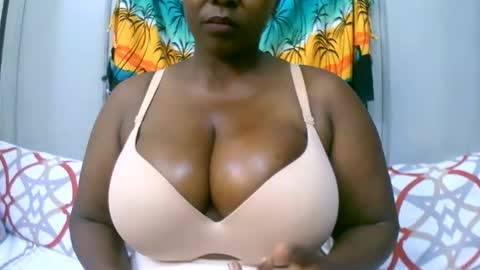 sexxi_ebony online show from December 3, 2025, 1:57 am
