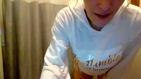Snapshot of sexxileeah42o chatting on March 11, 2026, 11:27 am Leeah CloudZzz online show from March 11, 2026, 11:27 am