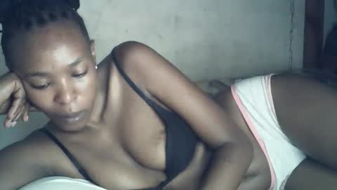 sexxy_curvy23 online show from April 5, 2026, 3:26 am