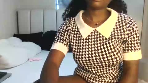 Snapshot of sexxy_melanin chatting on April 4, 2026, 3:31 pm melanin online show from April 4, 2026, 3:31 pm