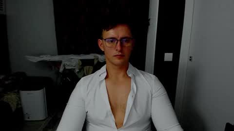 Snapshot of sexxymuscles4u chatting on November 6, 2025, 3:13 pm Sexxymuscles4U online show from November 6, 2025, 3:13 pm