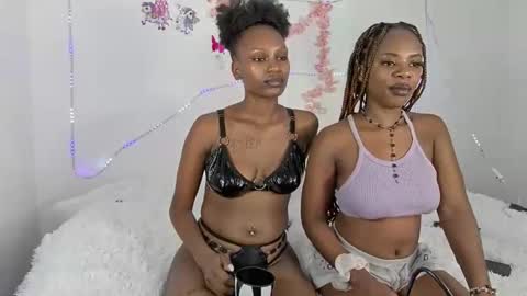 Snapshot of sexxypixie chatting on April 15, 2026, 9:37 pm sexxypixie online show from April 15, 2026, 9:37 pm