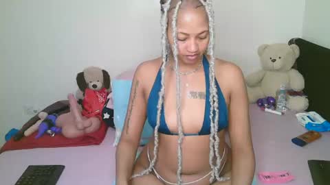 Snapshot of sexy_bluegirl chatting on June 18, 2026, 1:28 am sexy_bluegirl online show from June 18, 2026, 1:28 am