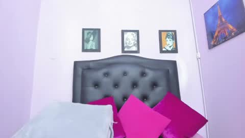 Snapshot of sexy_candy18x chatting on May 16, 2026, 12:40 am sexy_candy18x online show from May 16, 2026, 12:40 am