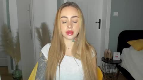 C o r a l i e online show from April 2, 2026, 7:06 am