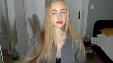 C o r a l i e online show from April 13, 2026, 1:38 pm