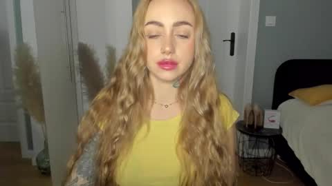 C o r a l i e online show from April 30, 2026, 6:42 am