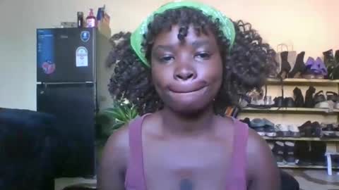Snapshot of sexy_ebony_princess chatting on September 17, 2025, 5:42 am Trina online show from September 17, 2025, 5:42 am