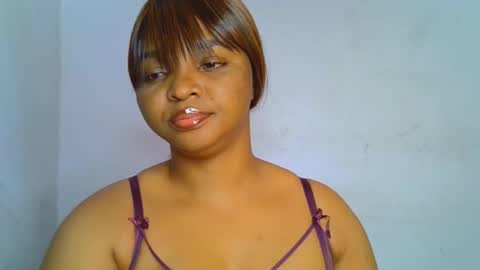 Snapshot of sexy_ebonygirl_ chatting on October 12, 2025, 7:46 pm Clara online show from October 12, 2025, 7:46 pm