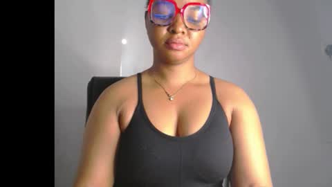 Snapshot of sexy_ebonygirl_ chatting on February 6, 2026, 7:12 am Clara online show from February 6, 2026, 7:12 am