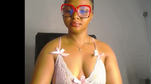 Snapshot of sexy_ebonygirl_ chatting on February 7, 2026, 6:33 pm Clara online show from February 7, 2026, 6:33 pm