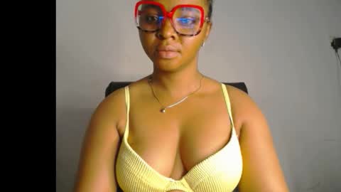 Snapshot of sexy_ebonygirl_ chatting on February 10, 2026, 2:48 am Clara online show from February 10, 2026, 2:48 am