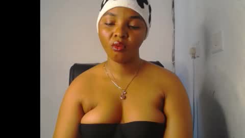 Snapshot of sexy_ebonygirl_ chatting on February 15, 2026, 7:51 am Clara online show from February 15, 2026, 7:51 am