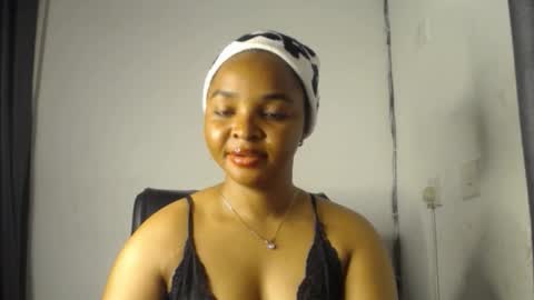 Snapshot of sexy_ebonygirl_ chatting on February 15, 2026, 7:54 pm Clara online show from February 15, 2026, 7:54 pm