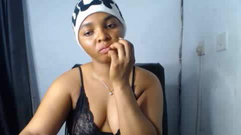 Snapshot of sexy_ebonygirl_ chatting on February 18, 2026, 8:32 am Clara online show from February 18, 2026, 8:32 am
